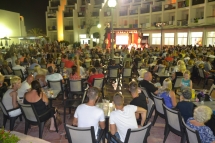 1074746_559442677434933_819518600_o